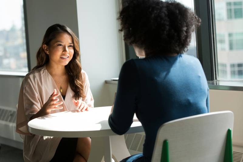 Diriger avec impact et lucidité en période de transformation : coaching exécutif à Paris et à La Réunion